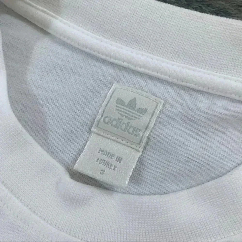Vtg Y2K Adidas Tee - Picture 5 of 9